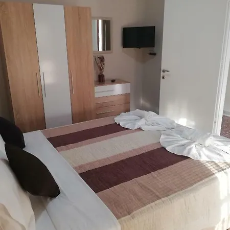 Periklis House בית נופש *